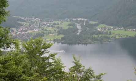 Хальштатт: Достопримечательности и Очарование Альпийской Деревни