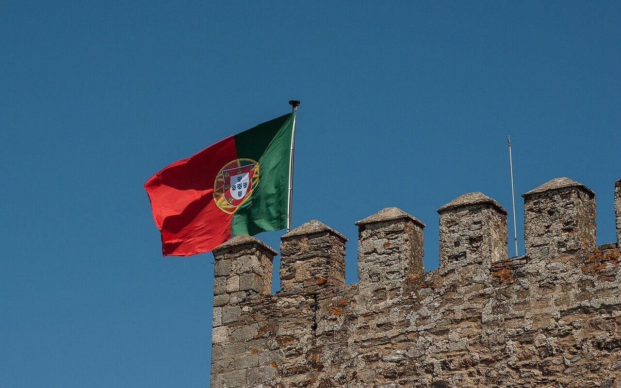 portugal, flag, ramparts, chateau, portugal, portugal, portugal, portugal, portugal