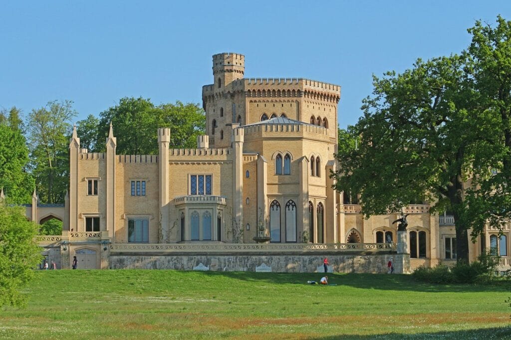 g85d4a94ba5b7ce59182ddad6b72175b6b2ab66730eb0694e67da0ca5d07b16dcee28039961b7ab4c1ca818ed6800033dcbffcaa217c1521083911801394e78a9_1280-7080429 castle, park, potsdam, germany, movie, babelsberg